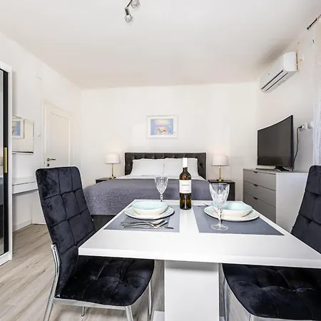 Iva 招待所 茨里克韦尼察