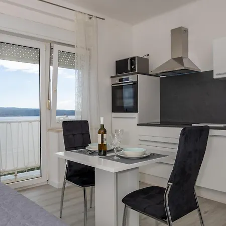 招待所 Iva 茨里克韦尼察