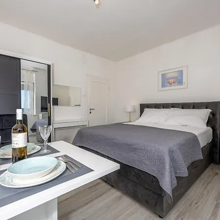 Iva Πανσιόν 3*